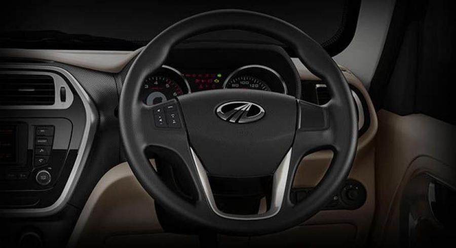 Панель приборов Mahindra TUV300 2015 года  (фото 20 из 40)